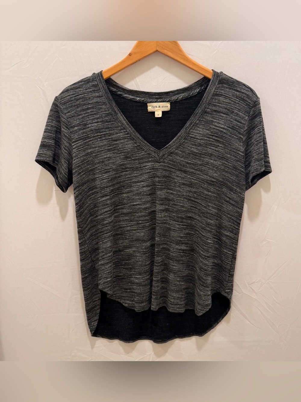 cloth & stone by Anthropologie Charcoal Heather V-Neck Short Sleeve Tee Women S